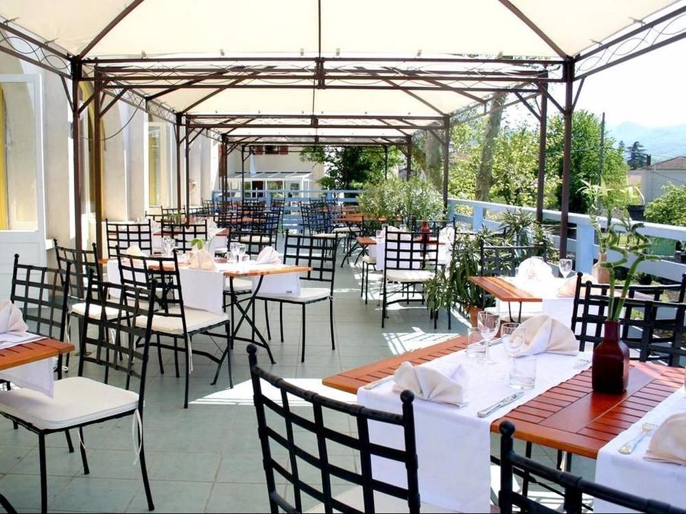 سان-جان-أون-رويان Logis Hotel Restaurant Le Castel Fleuri المظهر الخارجي الصورة